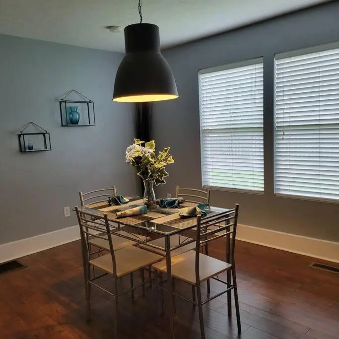 Chic City Getaway-2 bdrm twnhome, Minutes From Downtown
