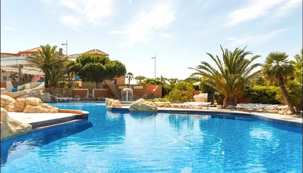 Bungalow With 2 Bedrooms in Canet-en-roussillon, With Pool Access and Furnished Garden - 100 m From the Beach