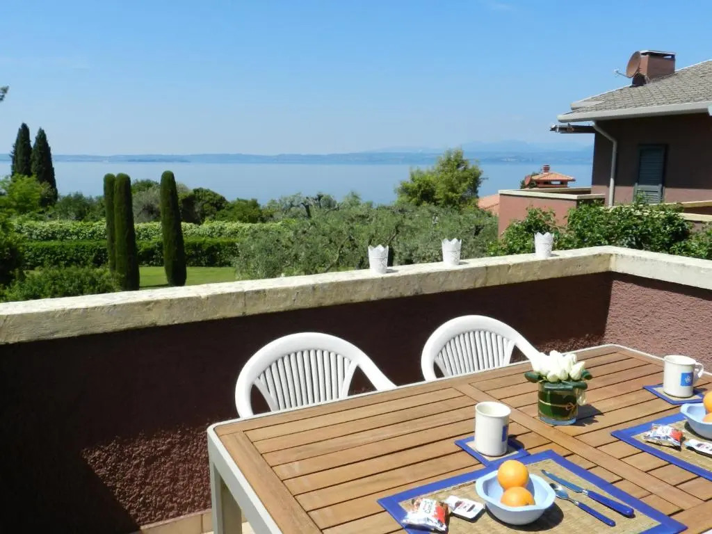APARTMENTS BLUE VIEW - Residence Casetto Bardolino - Regarda Travel