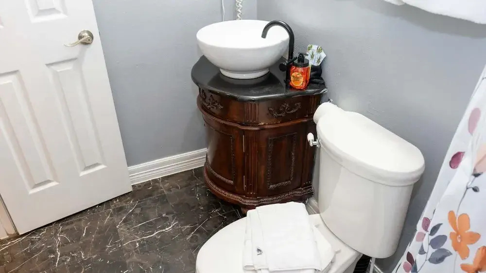 1st Floor Pool Affordable Near Beach 2 Bedroom Apts