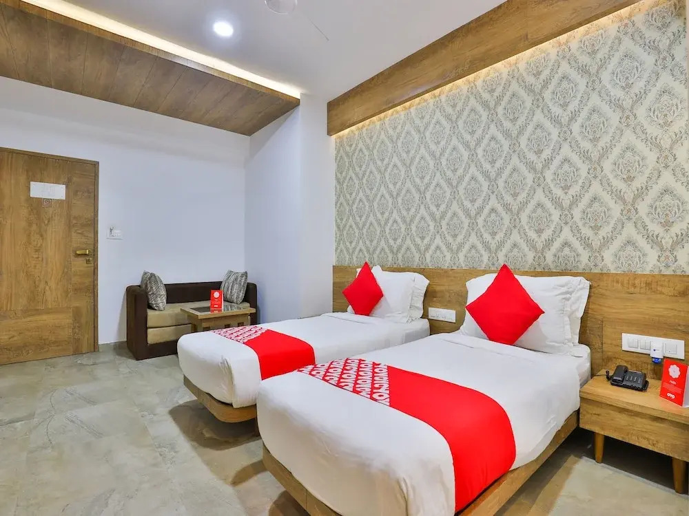 OYO 18585 Hotel Rajdhani
