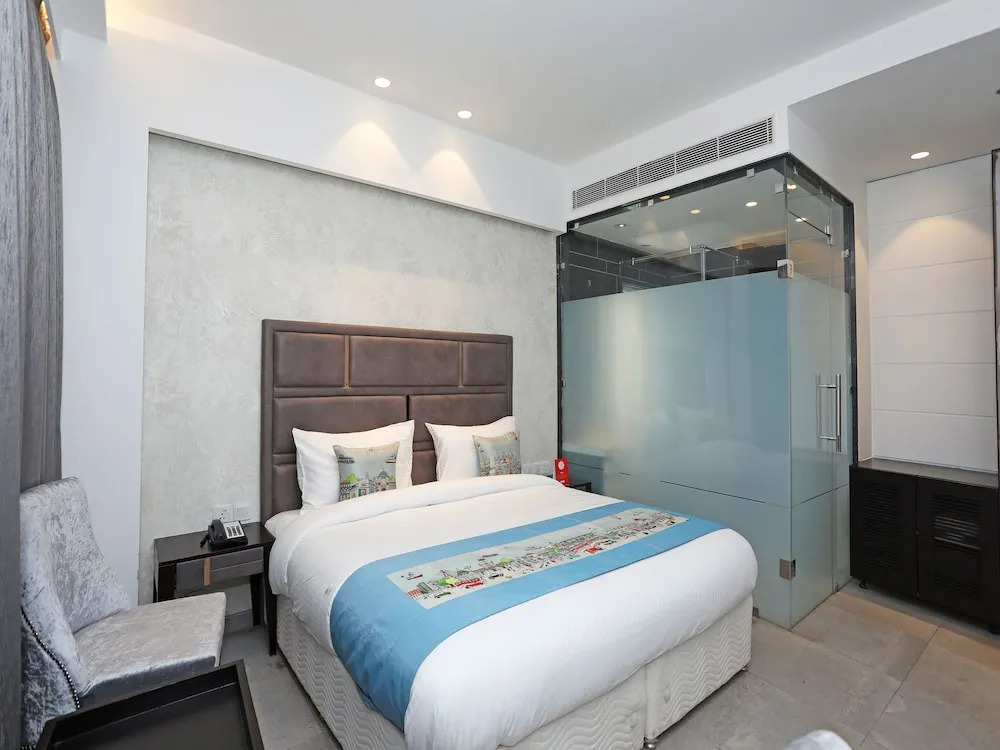 OYO 11071 Hotel Tisya
