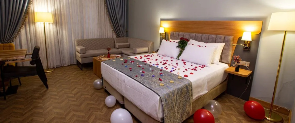 Grand White Hotel