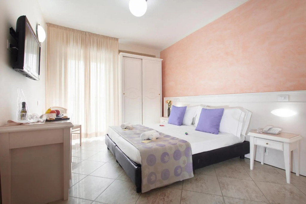 HOTEL AMBRA - Fronte Mare - Vicinissimi al Centro