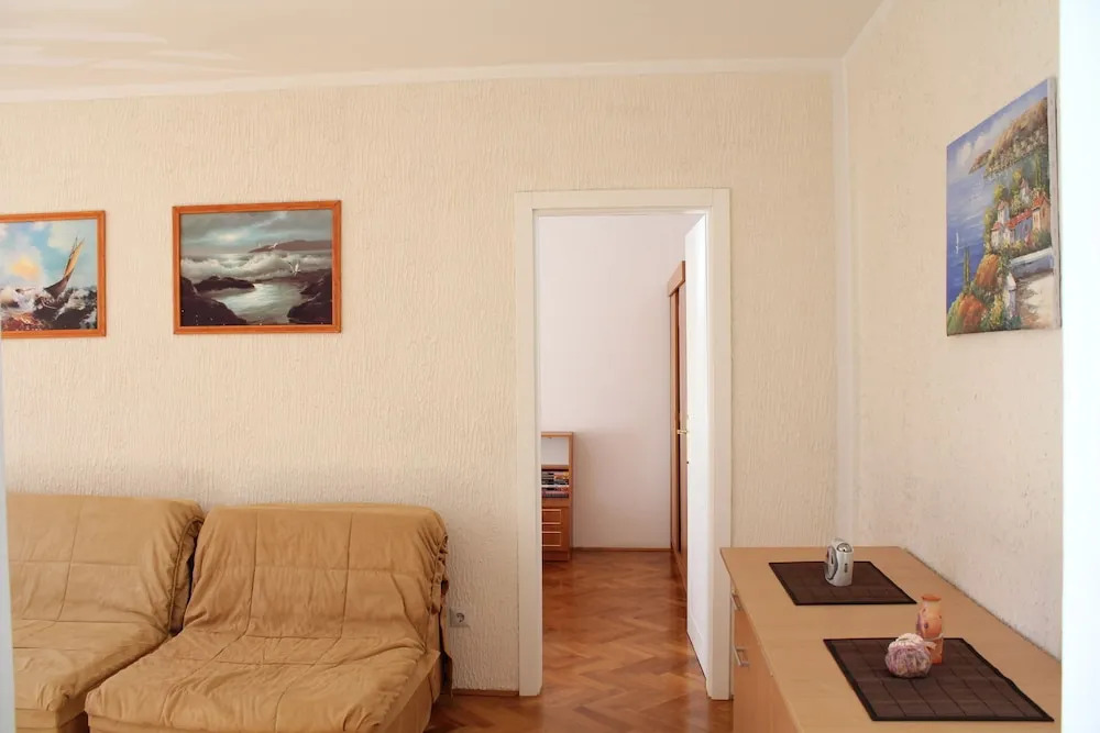 Sunny Family Apartment