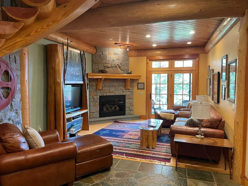 Cayuga Lodge South