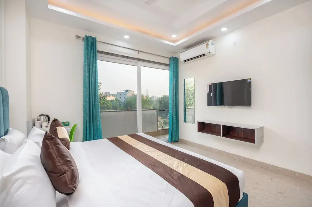 FabHotel Comfort N Stay - Huda City Centre Metro