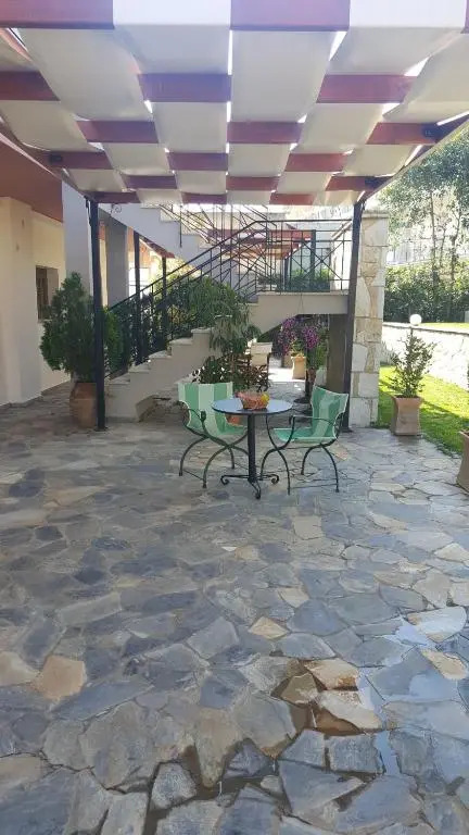 Arcadian Apartments & Studios
