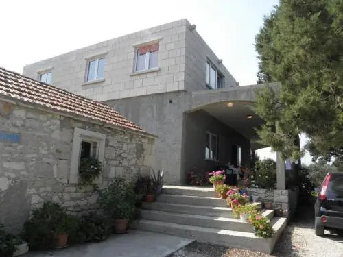 House Lumbarda