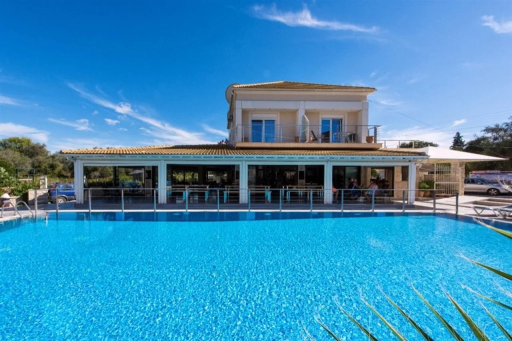 Kavos Plaza Hotel