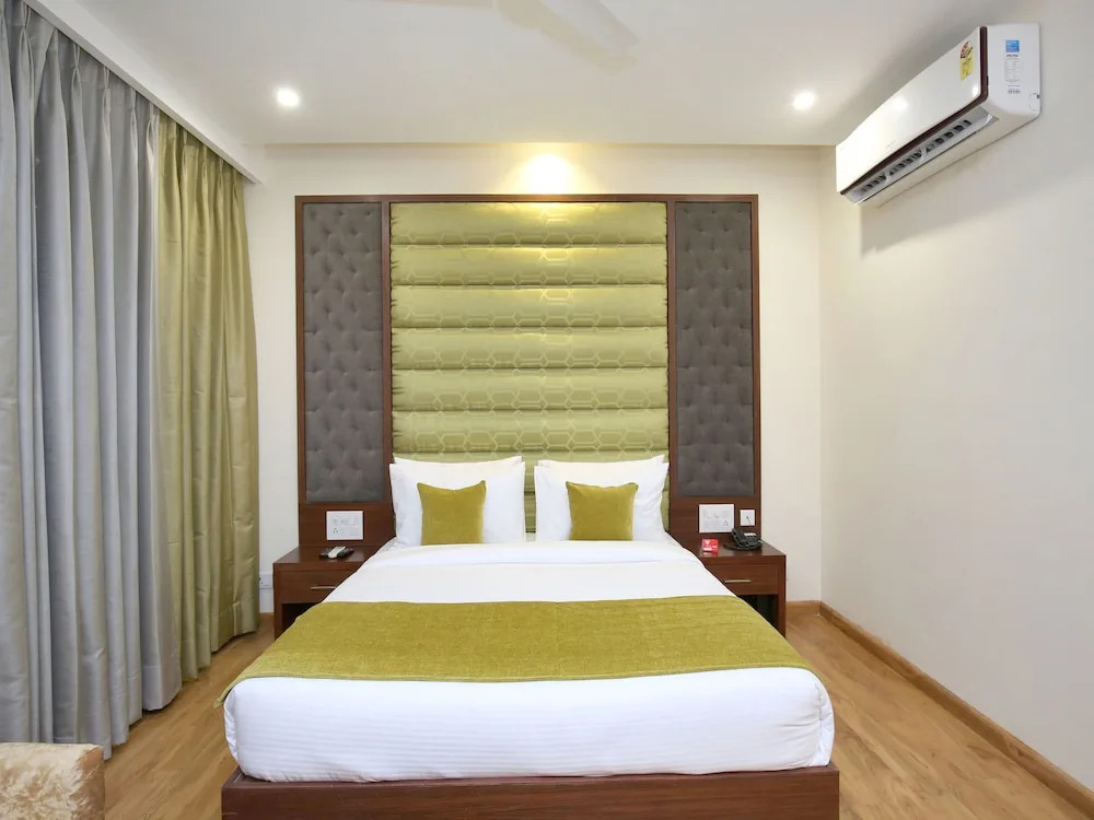 OYO 14225 Bahl Regency