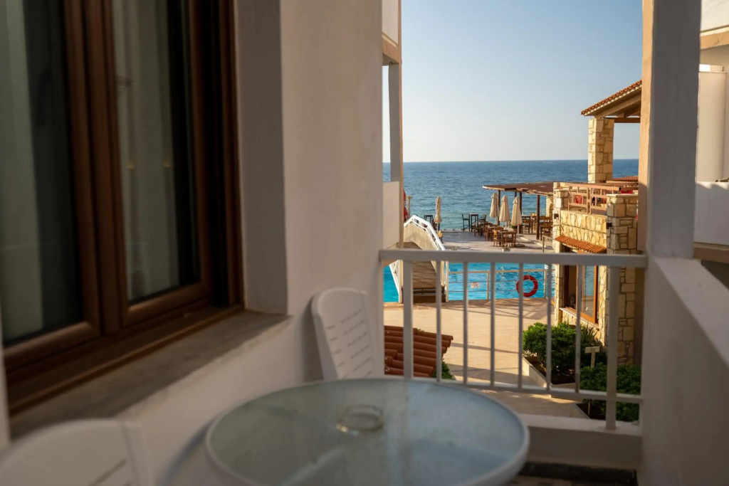 Ekavi Hotel