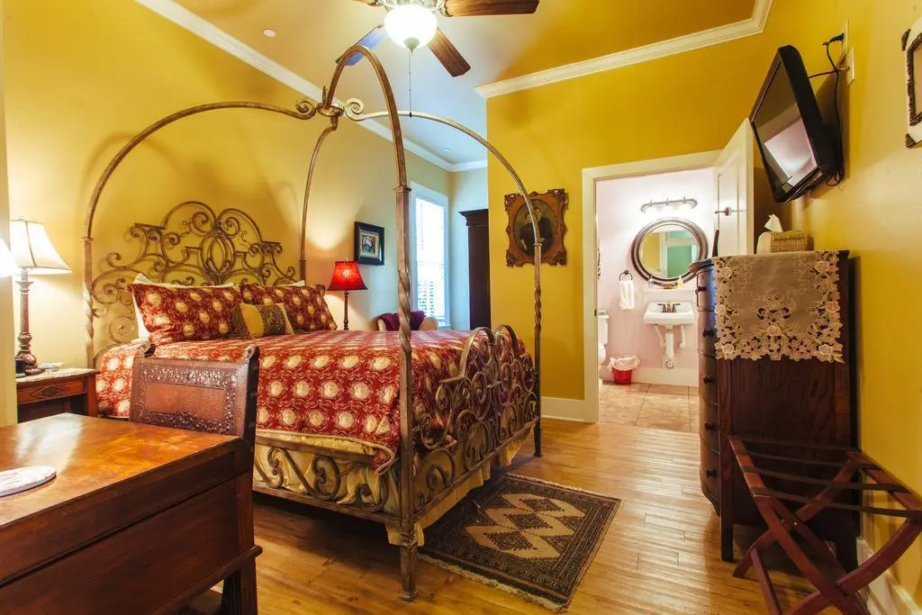 Austin Folk House