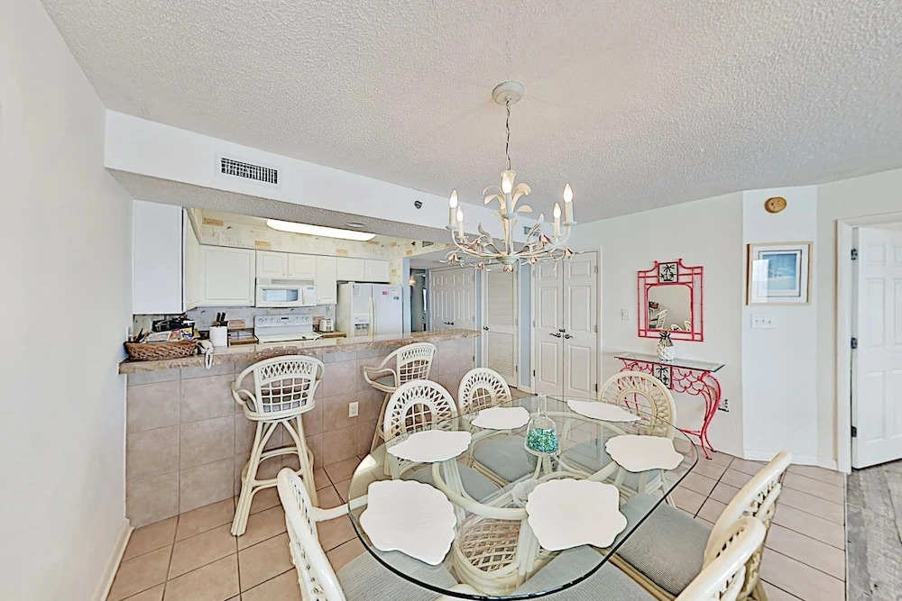 Stylish Beachfront Getaway W/ 2 Pools & Lazy River 3 Bedroom Condo