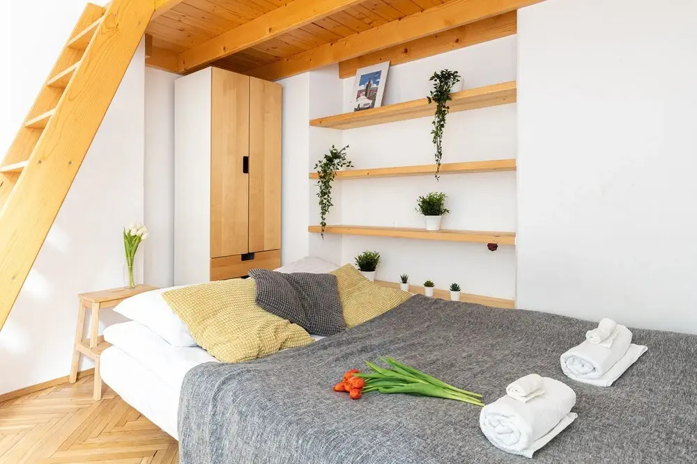 WS 3-Bedroom Old Town Apartment