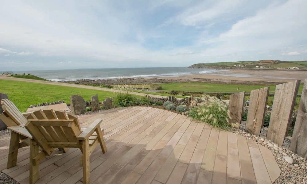 Beach Breeze Croyde 2 Bed, Sleeps 4-5, Sea Beach Views