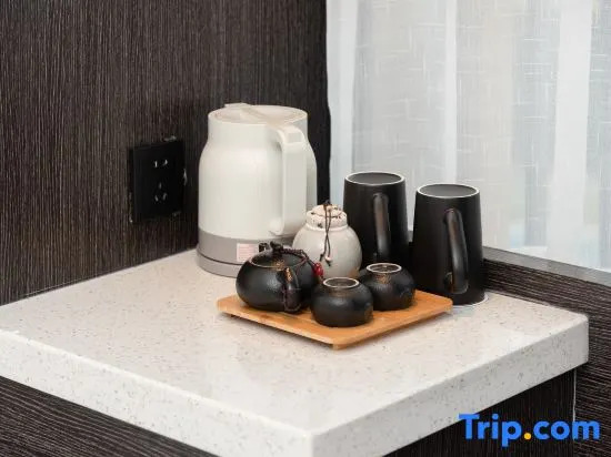 REZEN LONGUU Hotel (Guangzhou Baiyun Airport Qingtang Subway Station)