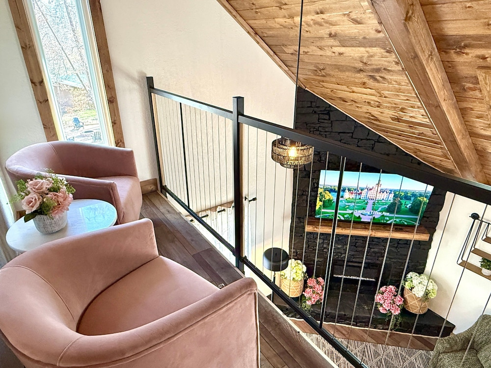 Dolly's Harmony Haven 3 Bedroom Cabin