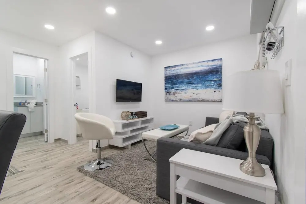 Stylish 1BR W Parking Space & Near the Beach 1