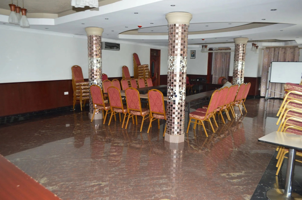 Super Paradise Hotel
