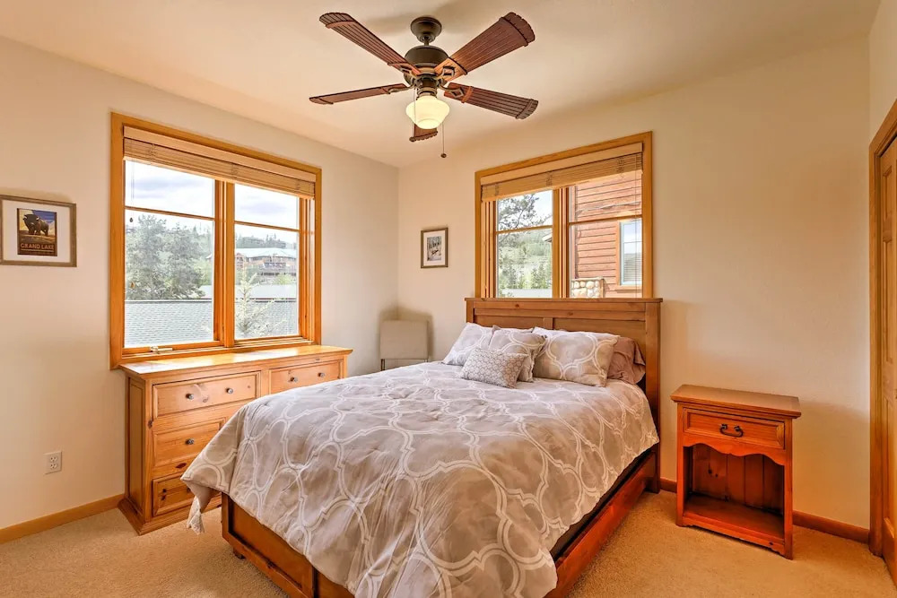 7 Mi to National Park: Grand Lake Condo w/ Deck!