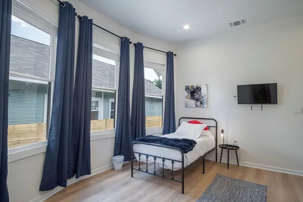 3BR 3BA Urban Escape Just Minutes From Downtown