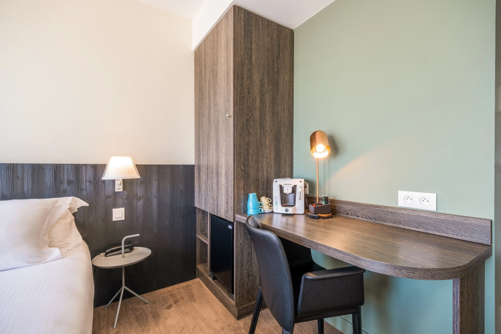 Les Flots - Hôtel et Restaurant face à locéan - Châtelaillon-Plage