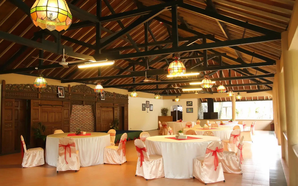 Candisari Hotel & Resto