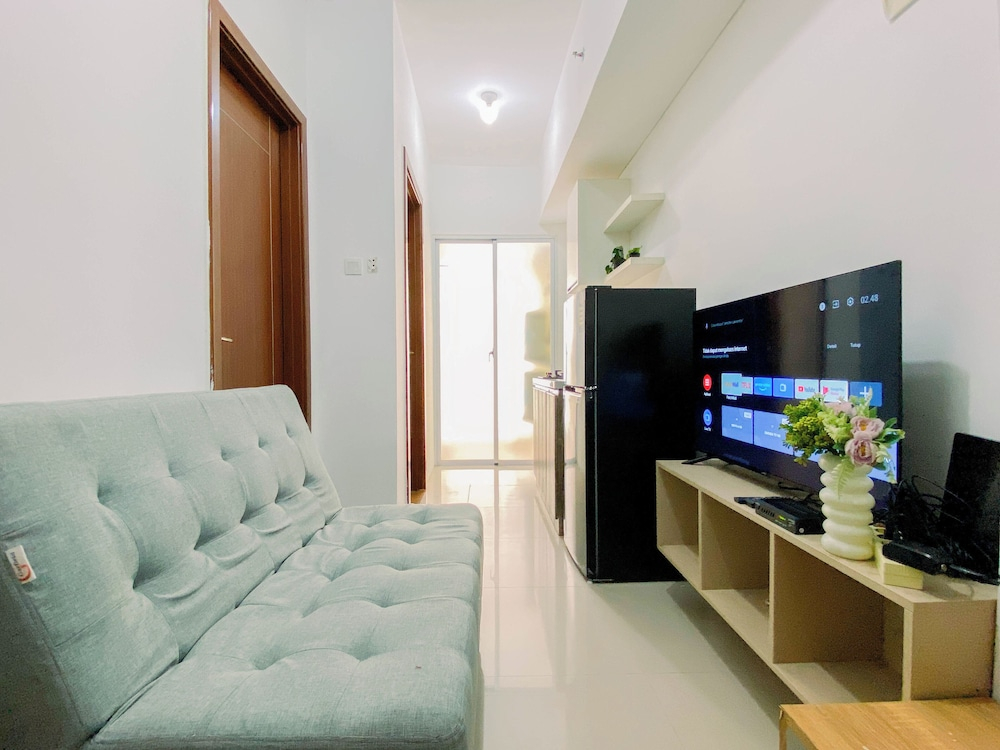 Compact White 2Br Near Rawa Buaya Station At Vittoria Residence