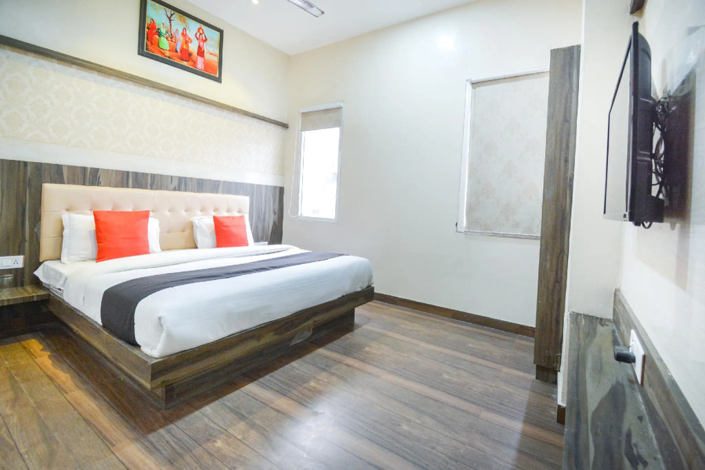 Capital O 69624 Hotel Moments Inn
