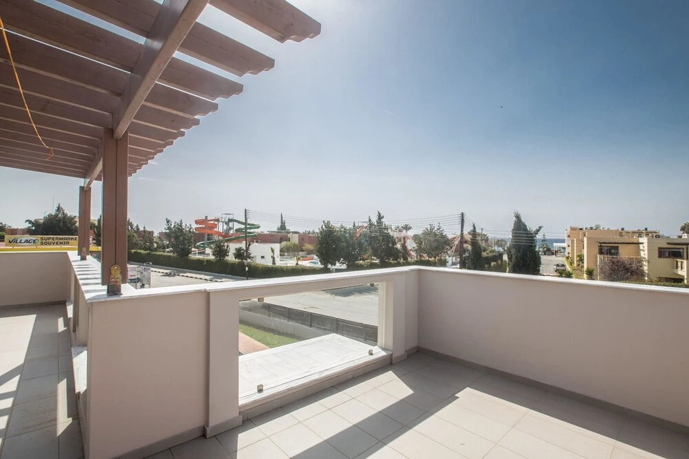Celebrity Villa Scotty T I3