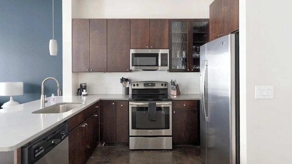 Landing Furnished Apartments - Old East
