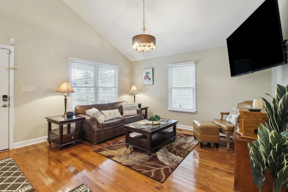 Savannah Home w/ Patio & Grill ~ 2 Mi to Downtown