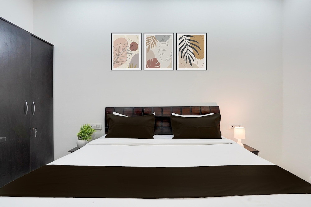 Townhouse Hotel Sec- 54 Golf Course Road