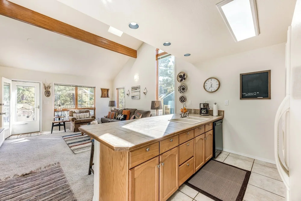 Bright Townhome - 1 Mile to Downtown Cloudcroft