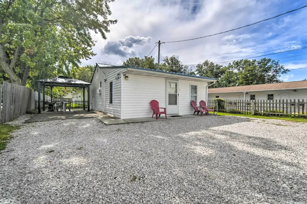 Geneva-on-the-Lake Cottage w/ Patio: Walk to Shore