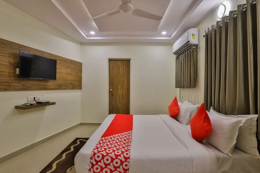OYO 26999 Hotel Sg