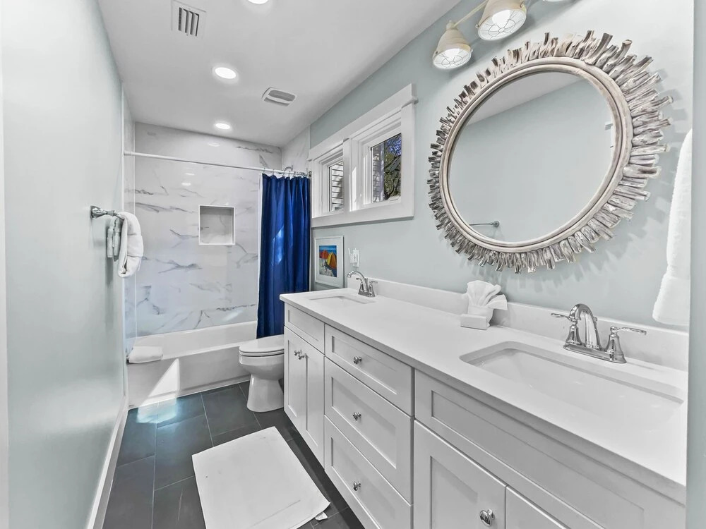 Breakers Plus Carriage House 4 Bedroom Home by RedAwning