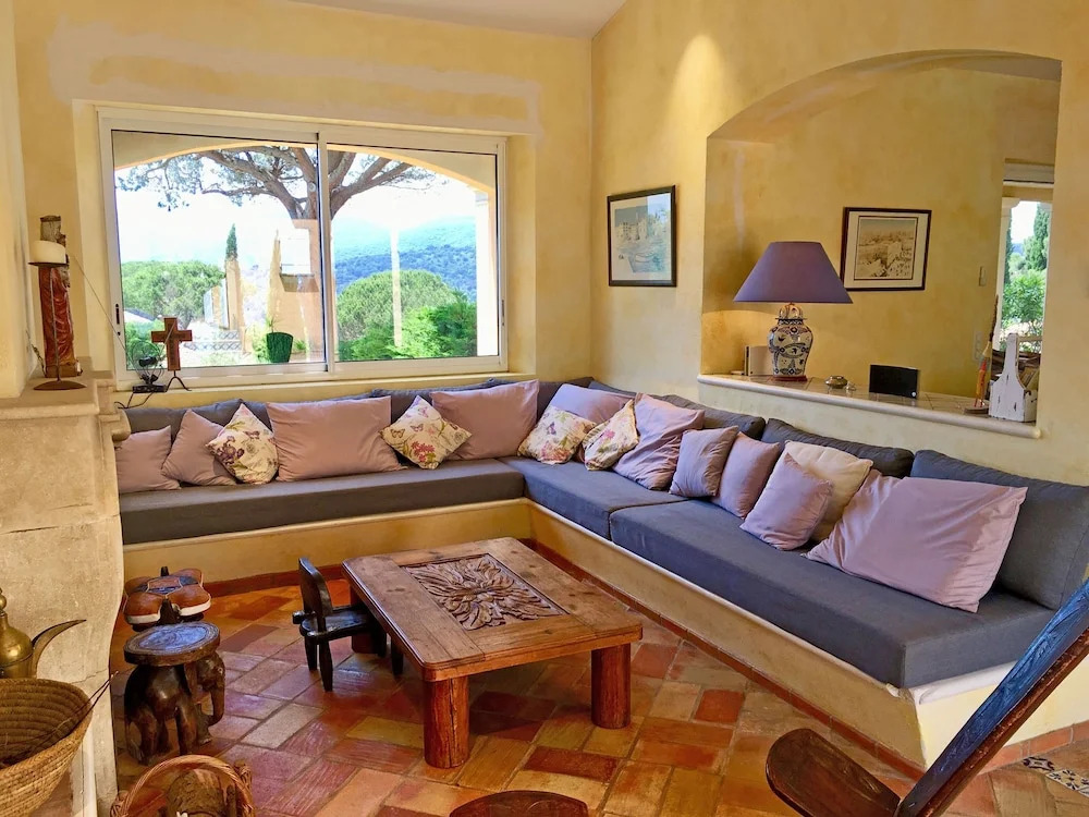 Spendid Holiday Home in La Croix-valmer With Swimming Pool