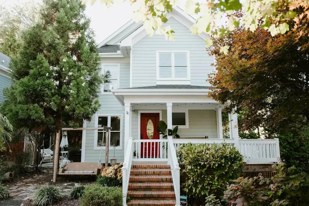 Home With Outdoor Oasis in Downtown Raleigh!