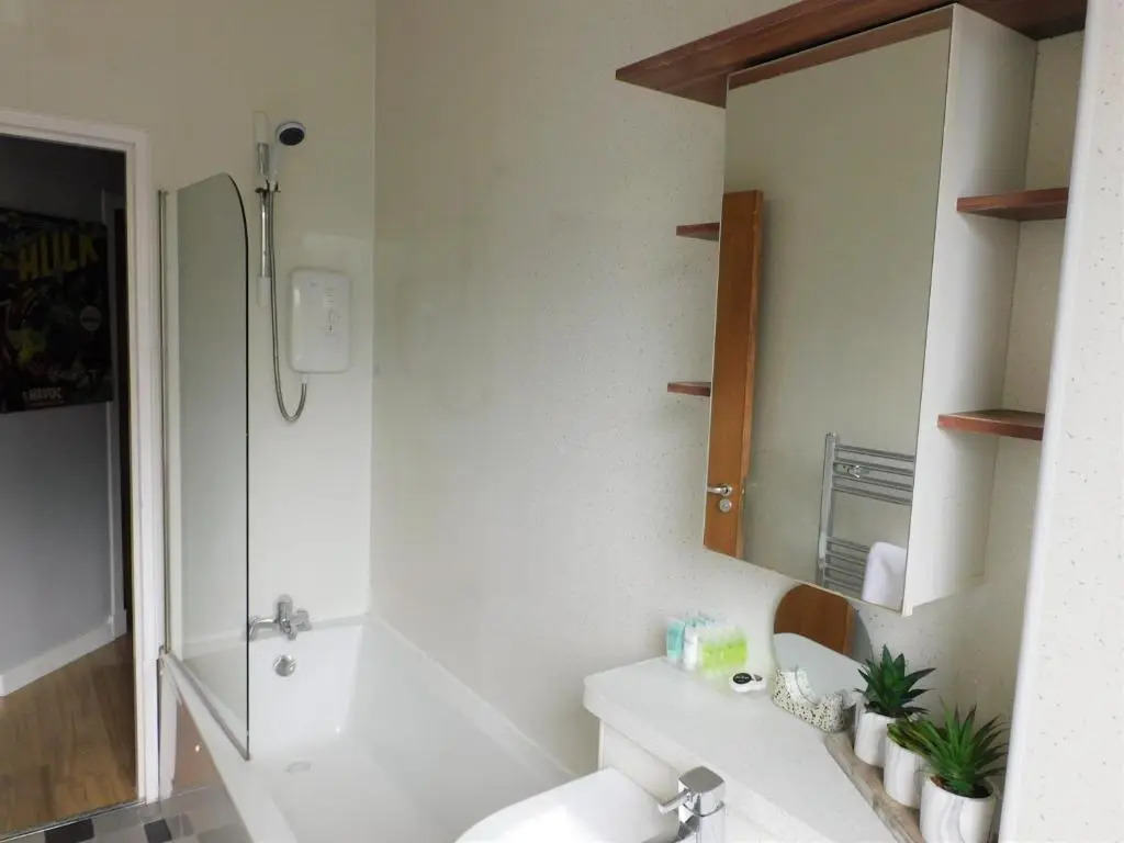 City Centre 2 bedroom apt, close to M8 & Tourist Attractions
