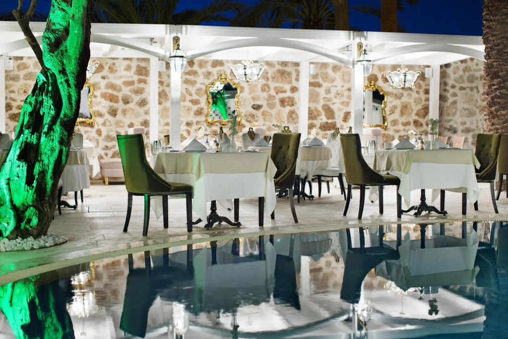 Elegance East Hotel