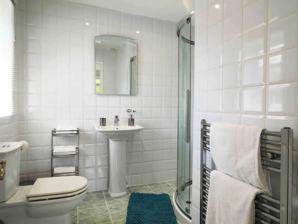 Inviting 7-bed House With sea Views in Hythe