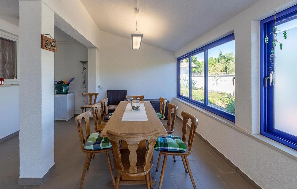 Nice Home in Trget With Wifi, 4 Bedrooms and Outdoor Swimming Pool
