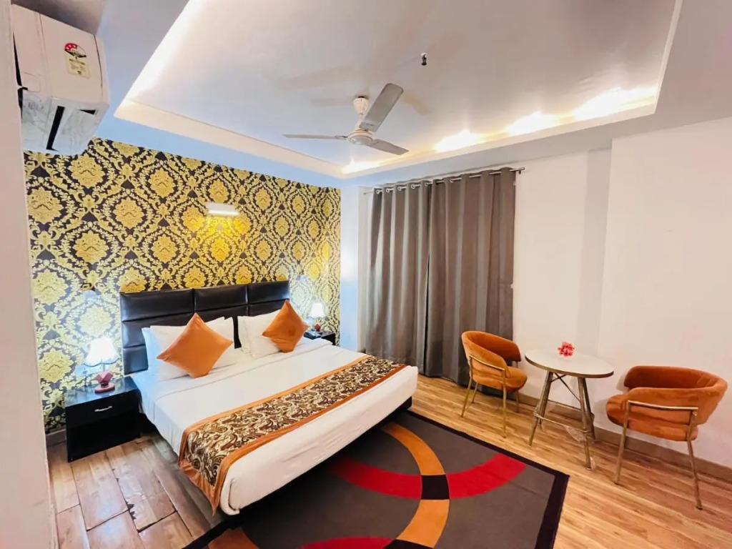 Qotel Hotel AT Residency Kaushambi