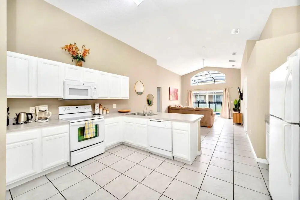 Bright 5BR Home w Pool and Hot Tub - Near Disney