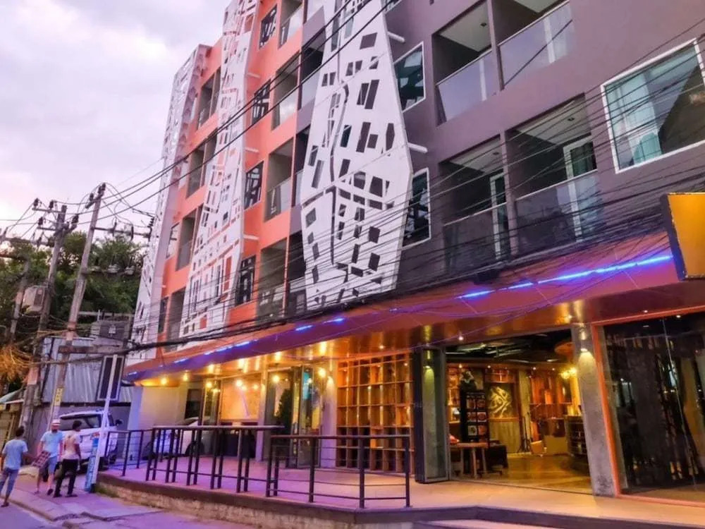 Mad Monkey Phuket