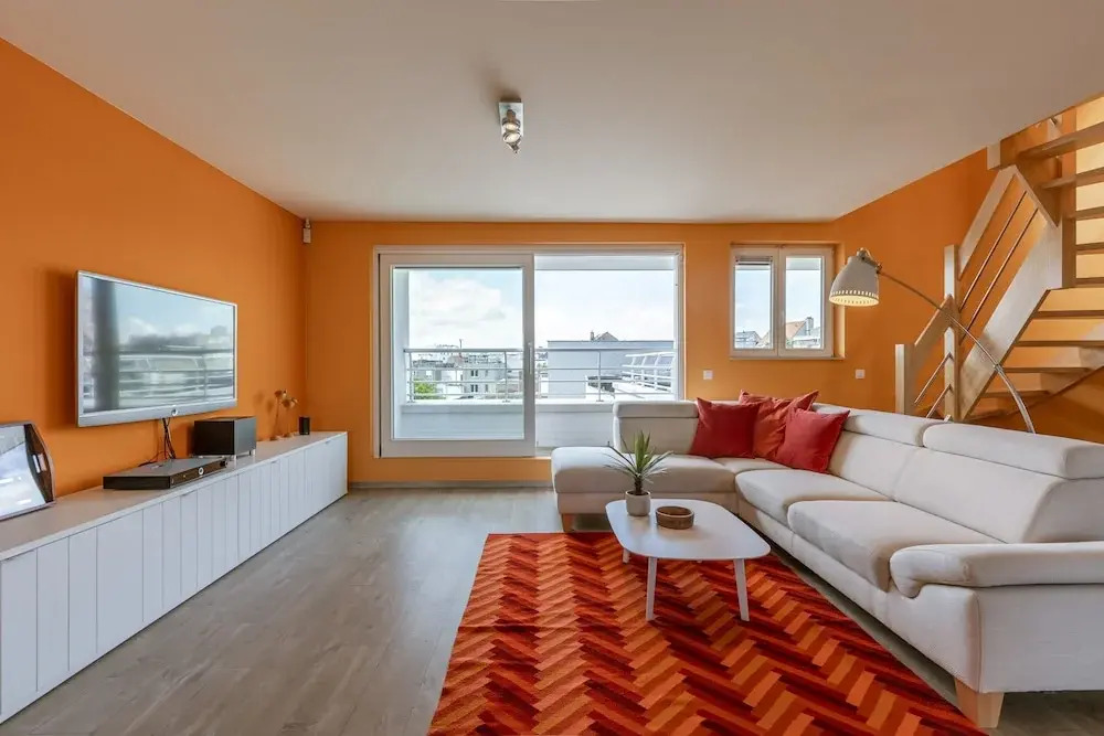 Huswell - Apartment With Sunny Terrace and Parking