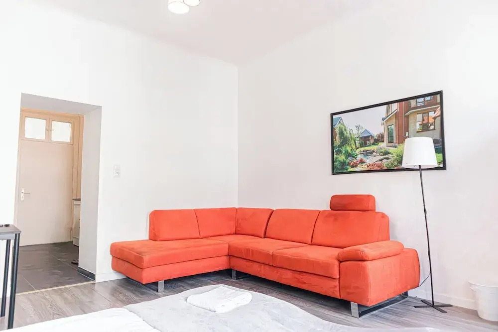 Affordable 1BR Near U6 Schoepfwerk