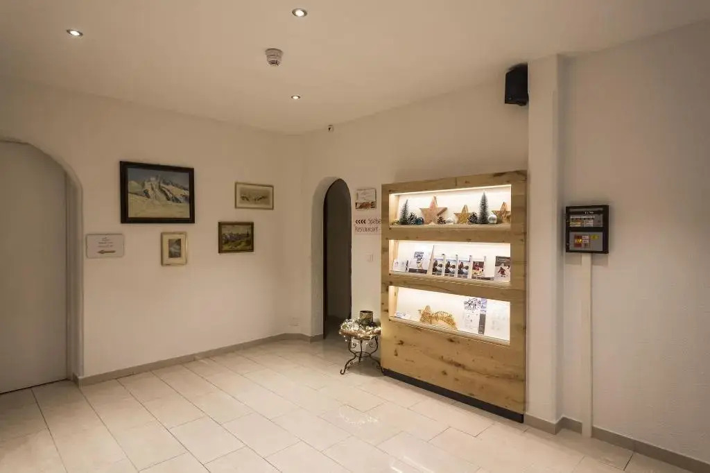Matterhorn Inn - Wellness & Dining - at Zermatt Shuttle Station